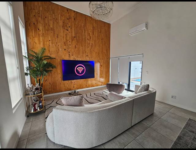 3 BEDROOM FREEHOLD TO LET IN PARKLANDS NORTH